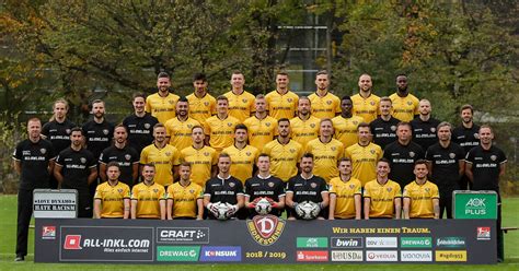 Mannschaft posiert für neues Teamfoto | Sportgemeinschaft Dynamo ...