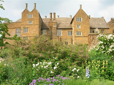 Broughton Castle | Castle garden, Castles in england, British castles