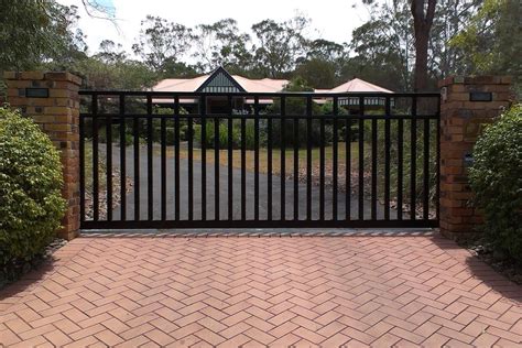 "box section" metal driveway gate | Portões de entrada da fazenda ...