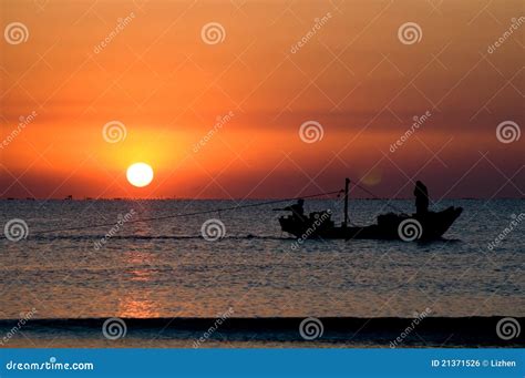 Sunrise over the river stock photo. Image of dramatic - 21371526