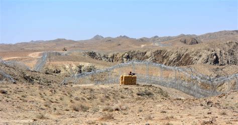 Pakistan is building a fence along border with Afghanistan