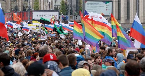 Russia Establishes Censorship Panel to Identify "LGBT Propaganda" in Books