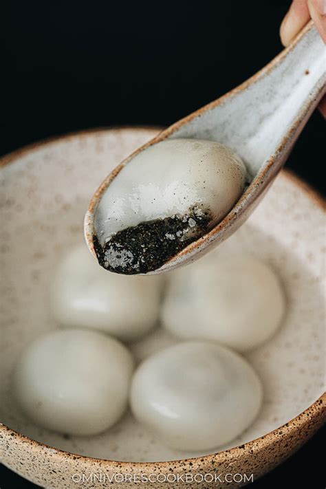 Black Sesame Sweet Rice Balls (黑芝麻汤圆, Tang Yuan) - Omnivore's Cookbook