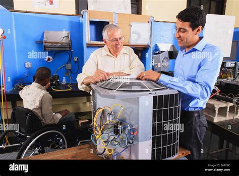 Instructor training to students about air conditioning units in HVAC classroom Stock Photo - Alamy