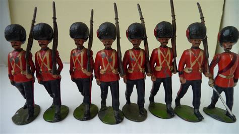 PRE WAR VINTAGE BRITAINS LEAD COLDSTREAM GUARDS x 8 - OVAL BASES | Toy soldiers, Britains toys ...