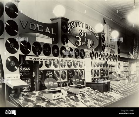 Vintage record store hi-res stock photography and images - Alamy