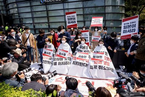 South Korean students shave heads in protest over Japan’s nuclear waste water plan – Metro US