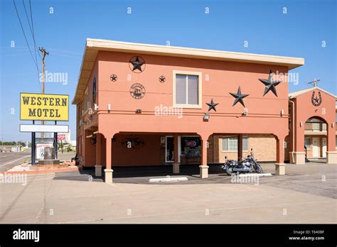 Western Motel on Historic Old Route 66 in Shamrock, Texas, USA Stock ...