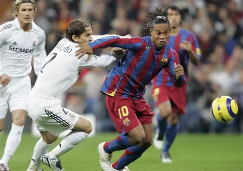 The night Ronaldinho received a Bernabeu standing ovation