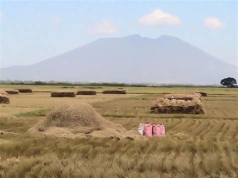 Mount Arayat HI-0151 | Mount Arayat is a dormant volcano wit… | Flickr