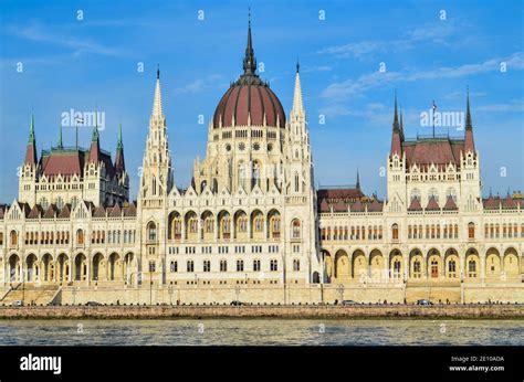 danube river and parliament building in budapeste Stock Photo - Alamy