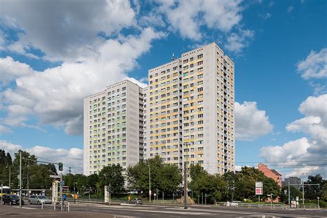 Plattenbau in Lichtenberg wird zum Niedrigenergiehaus: HOWOGE startet energetische Sanierung für ...