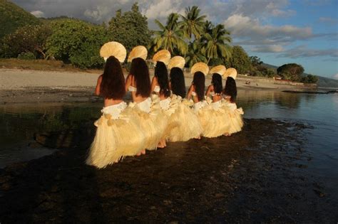 No Te Here O Te Hiroa Dancers in Beautiful Tahiti | Polynesian dance ...