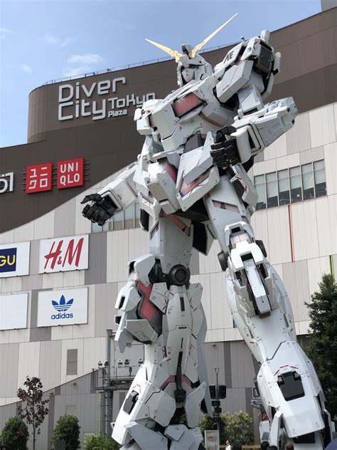 Unicorn Gundam Statue; Odaiba : r/japanpics