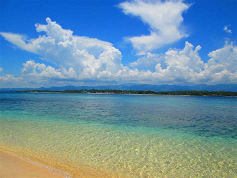 Awesome Beaches in Ilocos Sur | Travel to the Philippines