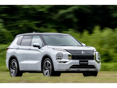 2023 Mitsubishi Outlander Plug-In Hybrid: 36 Exterior Photos | U.S. News