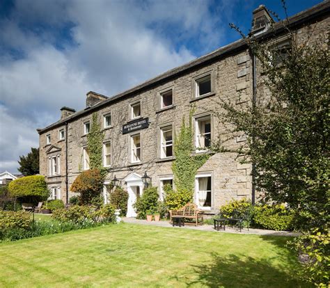 The Burgoyne Hotel, Reeth, North Yorkshire, England. Disabled Access ...