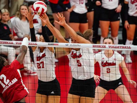 Nebraska Volleyball: No. 1 Huskers take down Illinois to extend their ...