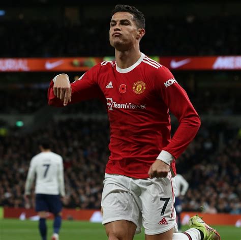 Premier League: Man Utd's Ronaldo breaks all-time FIFA record with hat ...