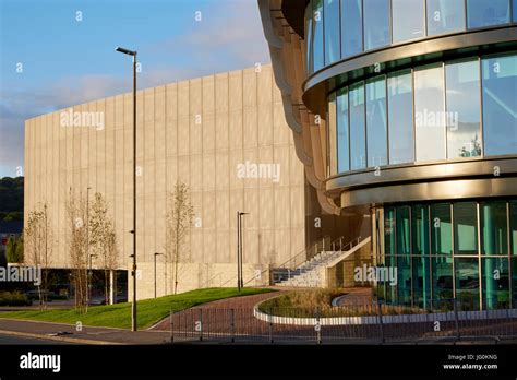 University of huddersfield queensgate campus hi-res stock photography and images - Alamy