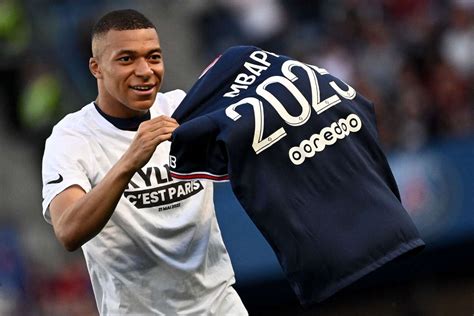 Kylian Mbappé extends contract with PSG and spurns Real Madrid