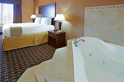 8 Hotels With Jacuzzi In-Room in Dallas: Romantic Getaway