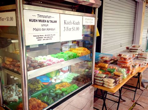 Malay kueh mueh | Singapore food, Nom nom, Food