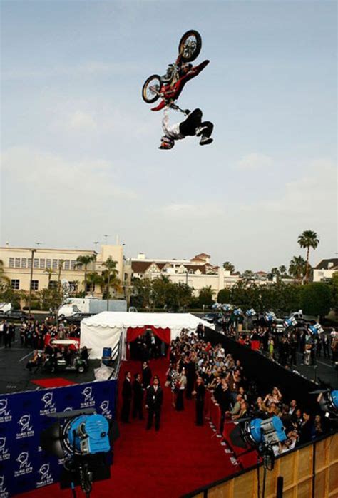 Extreme Motorcycle Stunts (29 pics)