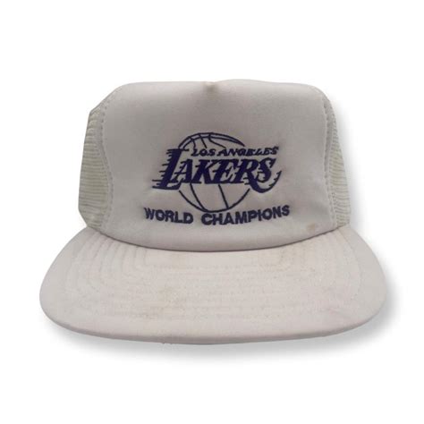 Vintage Los Angeles Lakers Snapback Trucker Hat.... - Depop