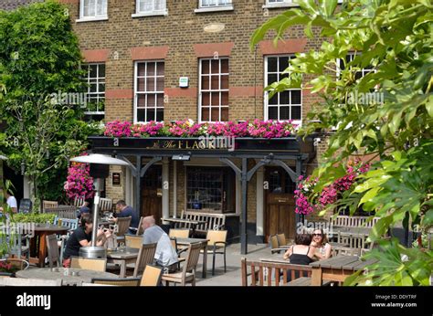 The flask pub highgate hi-res stock photography and images - Alamy