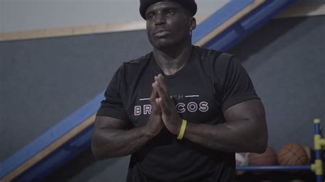 Tyreek Hill Shares a Video of His Yoga Workout Routine