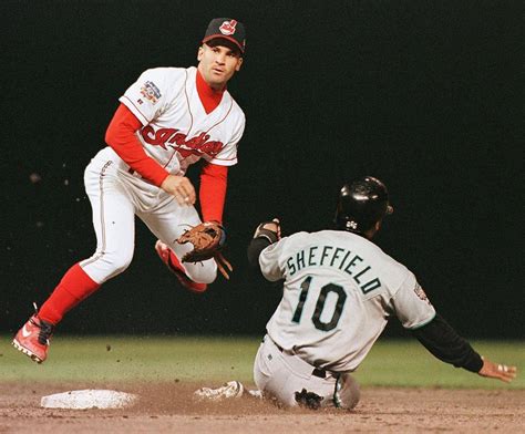 Cleveland Indians: Omar Vizquel deserves to be in the Hall of Fame