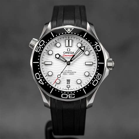 OMEGA OMEGA SEAMASTER DIVER 300 WHITE DIAL RUBBER STRAP (2022) - IDWX