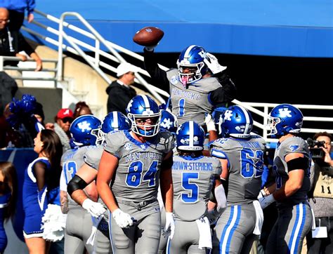 Kentucky vs. South Carolina football game first look: Story lines, key players, odds, more ...