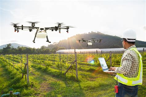 Bộ Quốc phòng: Nhập thiết bị bay không người lái cho lão nông thăm ruộng – AgriDrone Việt Nam