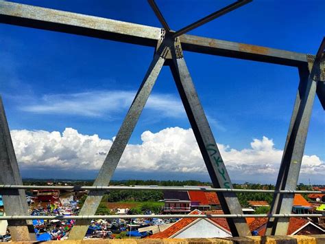 SKYS, Photo taken from the bridge, Indonesia : r/SkyPorn