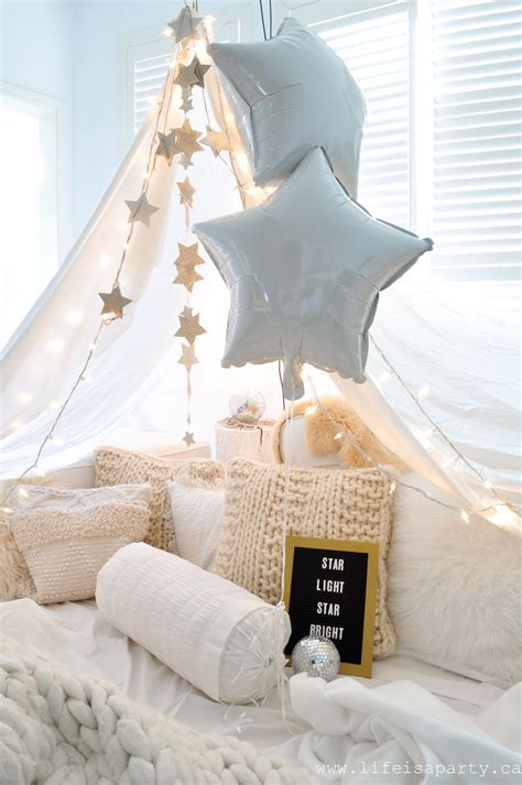 How To Build A Pillow Fort -make a magical pillow fort with fairy lights and starry decorations ...