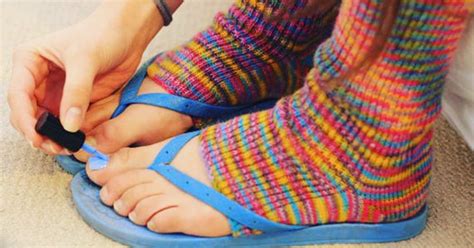 Flip-Flop Socks Are Now The Latest Fashion And The Internet Doesn’t ...