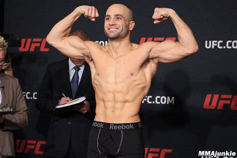 eddie-alvarez-ufc-205-official-weigh-ins | MMA Junkie