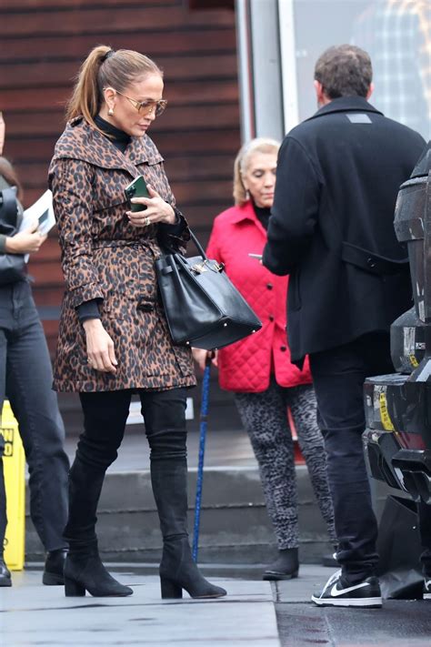 Jennifer Lopez and Ben Affleck Holiday Shopping in West Hollywood 12/22 ...