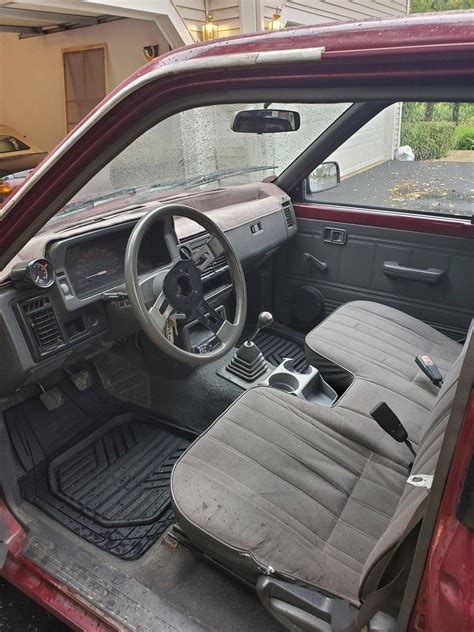 My B2200's unremarkable interior : Trucks