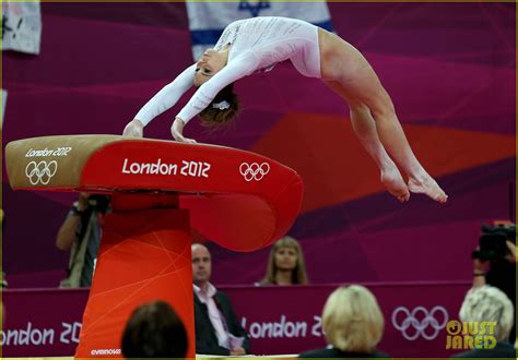 McKayla Maroney Falls During Vault Finals, Wins Silver Medal: Photo ...