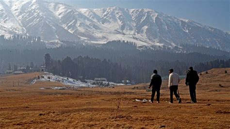 Jammu and Kashmir Breaks Several Records for Warmth and Dry Spell This ...