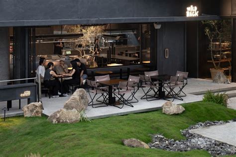 Pig Design’s modern outback of a restaurant in China | Indesign Live ...