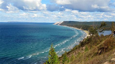 Sleeping Bear Dunes National Lakeshore: An Ideal Family Vacation Destination!