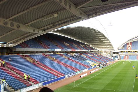 The Wycombe Wanderer: Huddersfield Town - The McAlpine Stadium