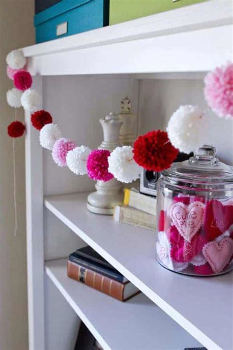 15+ Adorable Pom Pom Decor Ideas