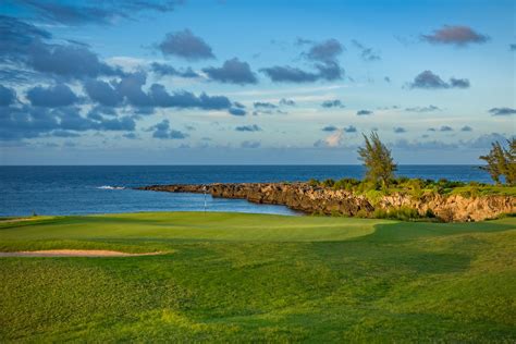 Four Seasons Maui vs Ritz-Carlton Kapalua [2021]