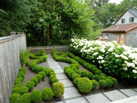 20 Marvelous Boxwood Gardens That Will Fascinate You - Top Dreamer