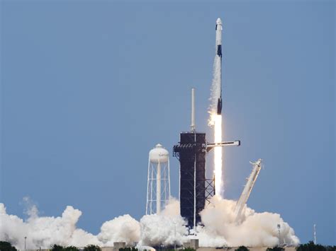 NASA And SpaceX Launch 1st Astronauts To Orbit From U.S. Since 2011 ...